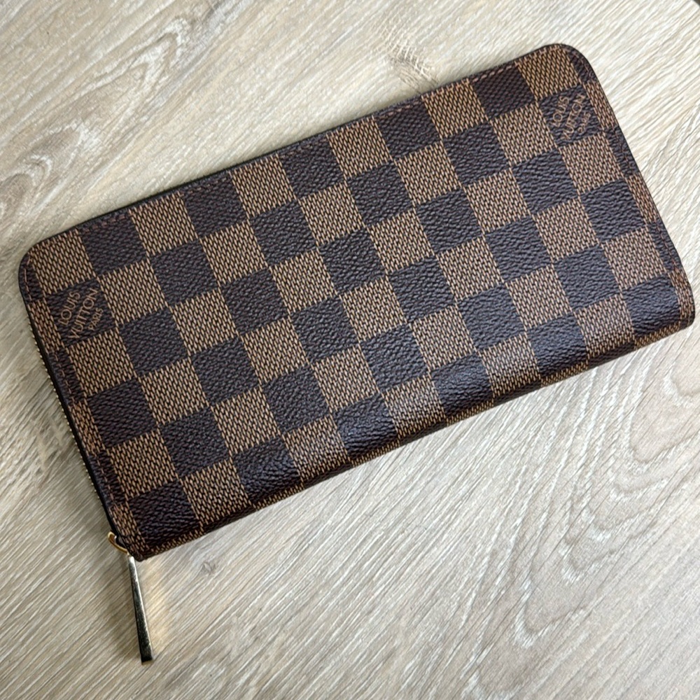 Louis Vuitton Damier Ebene Pattern Coated Canvas Zippy Wallet